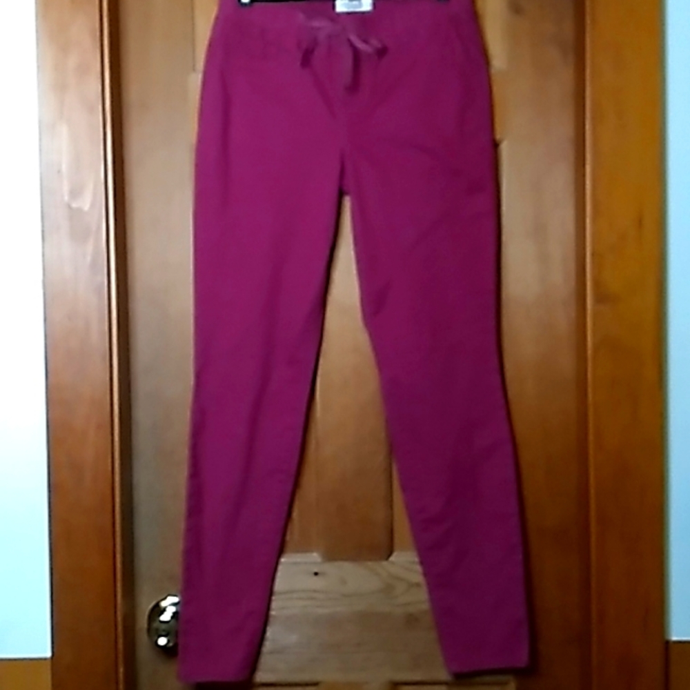 Lei pull on burgundy jeggins size small